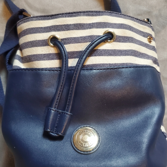 Tommy hilfiger striped purse - Picture 3 of 5